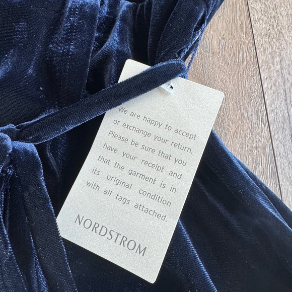 Chelsea28 Navy Blue “velvet” like material dress. New with tags! Women’s size M. - Picture 8 of 13